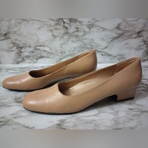 Trotters Tan Slip On Leather Low Heel Shoes Size 10.5
